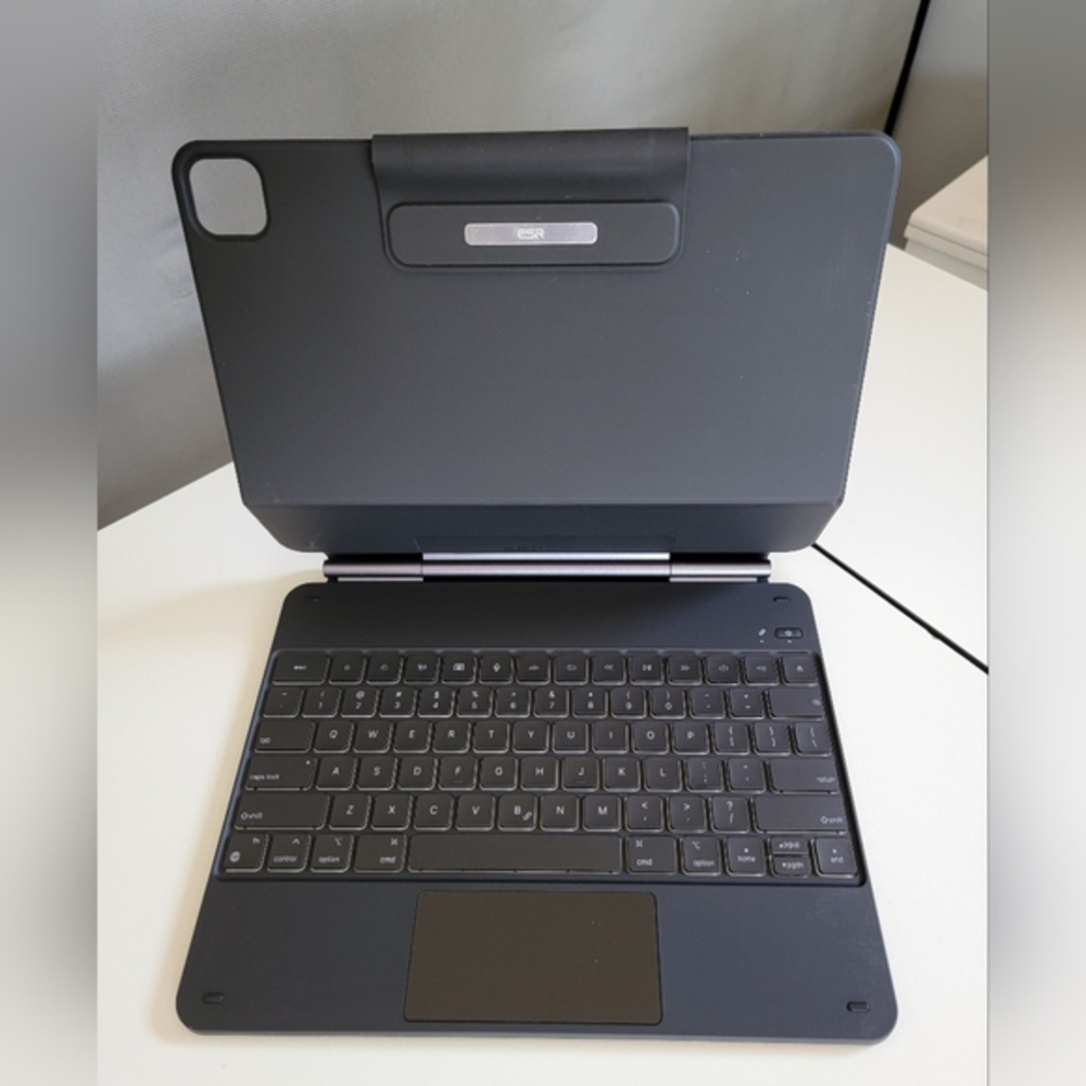 Black ESR Magnetic Keyboard Case Rebound Series